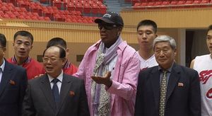 [생생영상] 북한 간 로드먼&hellip;농구장서 세심한 코치