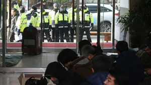 철도파업 14일째&hellip;노조-경찰, 밤새 대치 '긴장 고조'