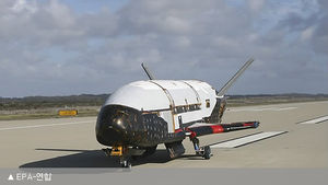 [취재파일] 돌아오지 않는 비밀 우주선 X-37B&hellip;임무는?