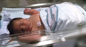 [생생영상] 생후 6개월 아이와 체중 비슷&hellip;美서 초우량아 탄생