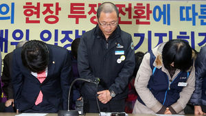 [핫포토] 고개 숙인 철도노조 위원장