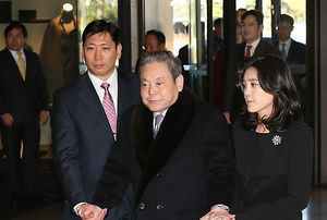 이건희 회장 "어려운 시기, 모두 힘 합쳐 극복하자"
