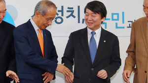 새누리, '윤여준 영입' 안철수 측에 십자포화
