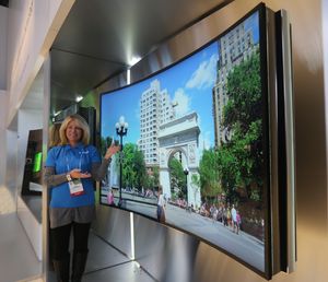 [취재파일] 굽었다 펴졌다 ‘벤더블 TV', 삼성-LG 누가 더 낫나