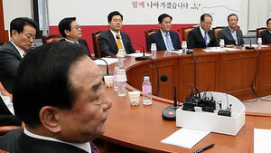 이재오 "개헌논의해야" vs 서청원 "개헌은 무슨&hellip;"