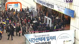 청년고용률 첫 30%대 추락&hellip;일자리 전망 '흐림'