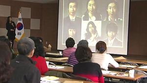 "웃음과 존중으로 좋은 인상 만들어요"