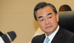 중국 왕이 외교부장 "아베, 변명할수록 본색 드러나"