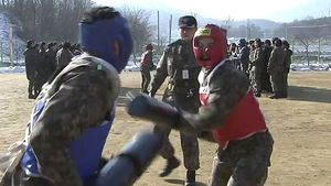 격투기 배우는 군 부사관&hellip;여군들도 맹훈련