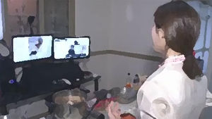 "한국 네티즌, 돈 내고 '먹방'을 보다"