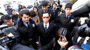 '정치댓글' 전 심리전단장 측 "기록 검토시간 더 달라"