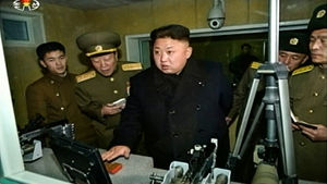 [핫포토] 경기용 총탄공장 시찰하는 北 김정은