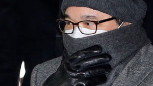 [핫포토] 휠체어 탄 채&hellip;CJ 이재현 회장 선고공판 출석