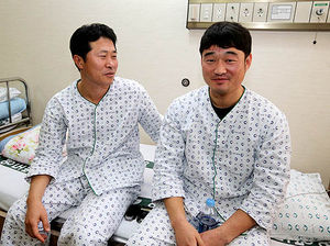 [핫포토] '부산 기름 유출' 온몸으로 막은 해경&hellip;현재 상태는?
