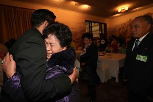 [핫포토] 60여년 만에 만난 가족&hellip;눈물의 상봉