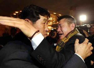[핫포토] 이산가족 작별상봉, '부둥켜 안고&hellip;눈물바다'