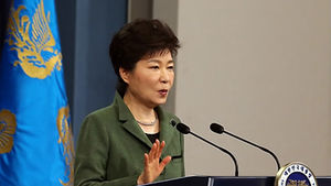 박 대통령 "日과거부정 벗고 진실&middot;화해 새역사 써야"