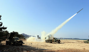 [핫포토] 지&middot;해&middot;공 합동해상사격훈련, 불 뿜는 다련장 로켓