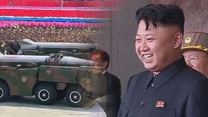 [생생영상] 北 김정은, 미사일 탄두 제작 공장 시찰&hellip;"만족 표시"