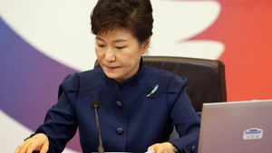 박 대통령 "정치권.공무원 개인 영달 버려야"