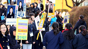 [핫포토] '소중한 한 표를'&hellip;초등학교 선거 유세 열기