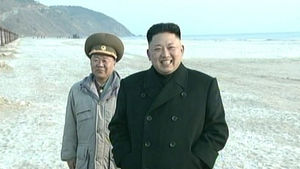 김정은, 군부대 비행훈련 지도&hellip;최룡해 수행 '건재'