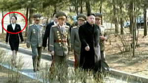北 김여정 공식데뷔&hellip;'백두혈통' 김경희 공백 메울 듯