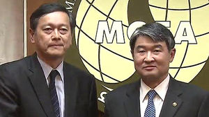 한&middot;일 외교차관 회동&hellip;아베 신사참배 이후 처음
