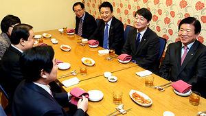 [핫포토] 안철수, 민주당 중진의원과 오찬