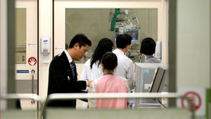 [현장포토] '증거조작 의혹' 국정원 과장 자살기도&hellip;분주한 응급실