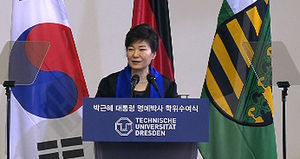 박 대통령 "북핵 포기하면, 北 경제개발 돕겠다"