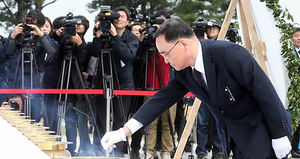제주 4.3 희생자 추념식 거행&hellip;정 총리 참석
