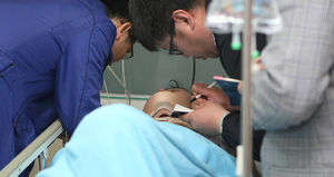 [포착] 해경에 구조돼 치료받는 북한 선원