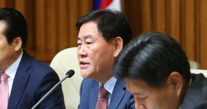최경환, 안철수에 "너나 잘해" 발언 사과