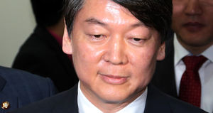 안철수, 정계 입문 후 최대 시련 직면&hellip;다음 수는?