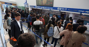 [핫포토] 코레일 전산장애에 붐비는 서울역 매표소