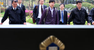 [핫포토] '서울시 공무원 간첩 사건' 유우성 씨 결심공판 출석