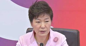 박 대통령 "국민에게 송구&hellip;국정원 환골탈태해야"