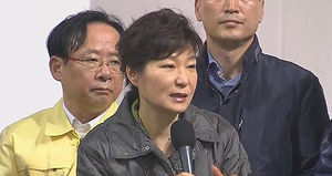 박 대통령, 진도체육관 방문 "구조에 최선 다할 것"