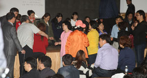 [현장 포토] '죄송합니다'&hellip;무릎 꿇은 단원고 교사들