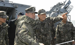 [현장 포토] 독도함서 구조작전 지휘하고 있는 해군참모총장