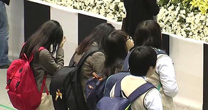 울음만, 또 울음만&hellip; 생존학생들 첫 단체 조문