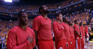 [핫포토] 구단주 인종차별 발언에 항의하는 NBA 클리퍼스 선수들