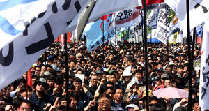 [핫포토] 2014 세계 노동절 대회&hellip;세월호 희생자 애도