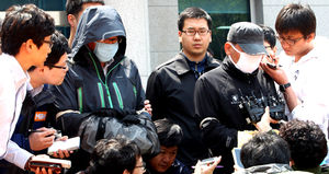[현장 포토] 고개숙인 청해진 해운 관계자들
