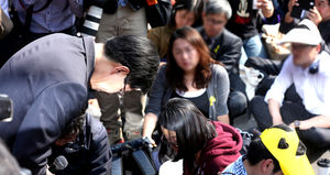 [현장 포토] 고개 숙인 길환영 KBS 사장