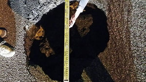 경부고속도로 동탄IC인근 0.5ｍ 침하&hellip;차량 10대 파손