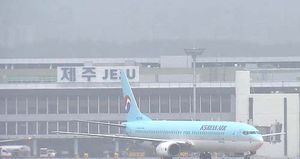 제주공항 '무더기 결항'&hellip;1만 5천 명 발 묶여