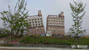 충남 아산테크노밸리 신축 중인 7층 건물 붕괴 위기