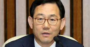 주호영 "복지수준 낮추든, 세금 더 받든 결단할 시점"